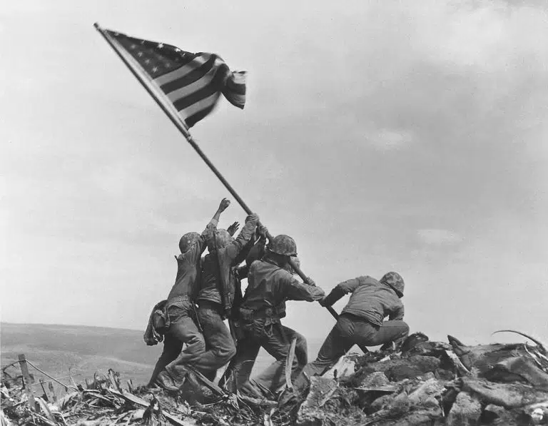 Raising the flag in Iwo Jima
