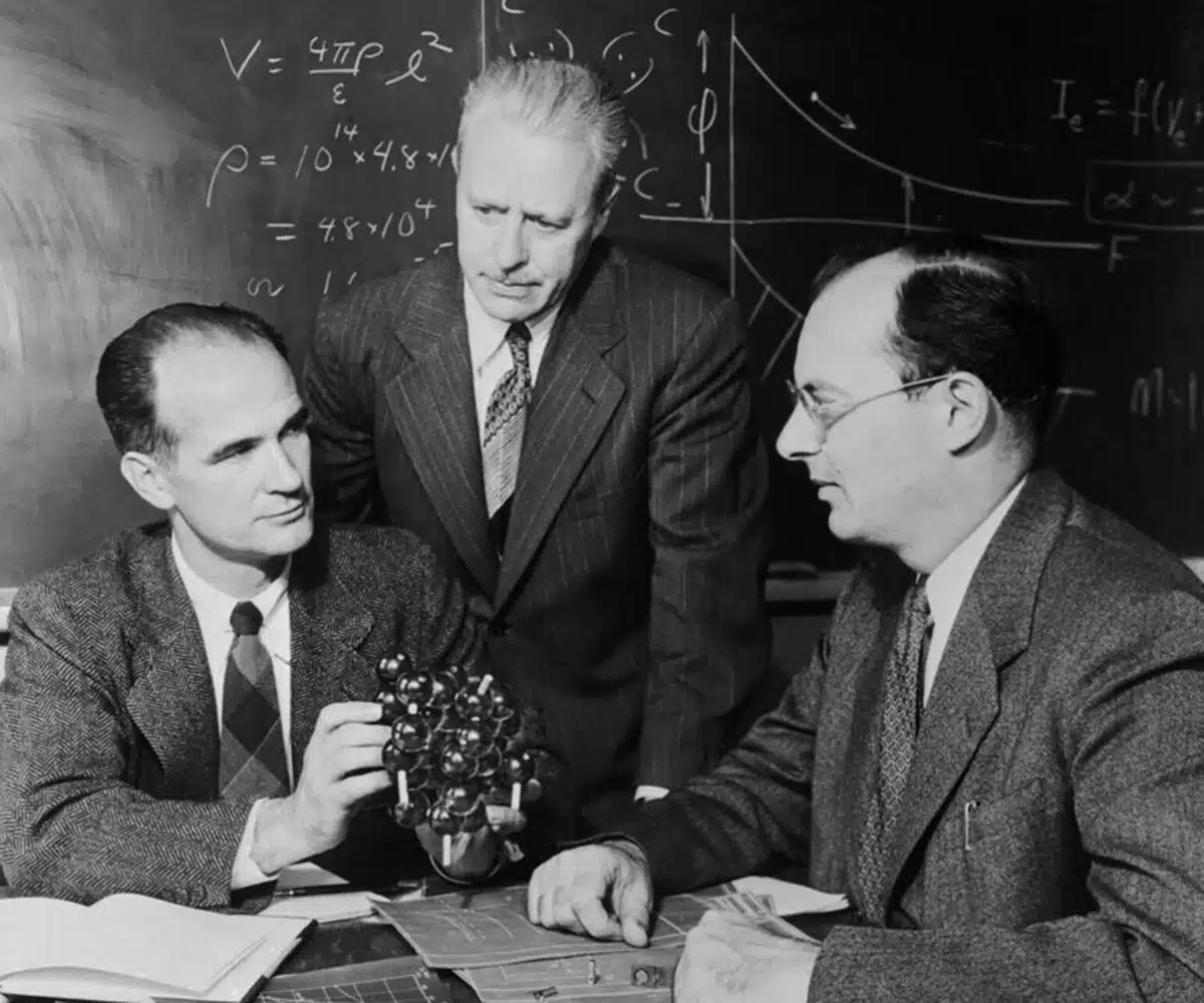 Black-and-white photo of William Shockley, Walter Brattain, and John Bardeen